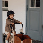 Chanty Cargo Kid - Sandfarvet Den ultimative børneladcykel til sjov, transport inkl. hjelm, flaskeholder, håndtag i 2 farver og ringklokke - BørnecyklerneChantyBørnecyklerneBeige: BLC16 - BEIChanty Cargo Kid - Sandfarvet Den ultimative børneladcykel til sjov, transport inkl. hjelm, flaskeholder, håndtag i 2 farver og ringklokke