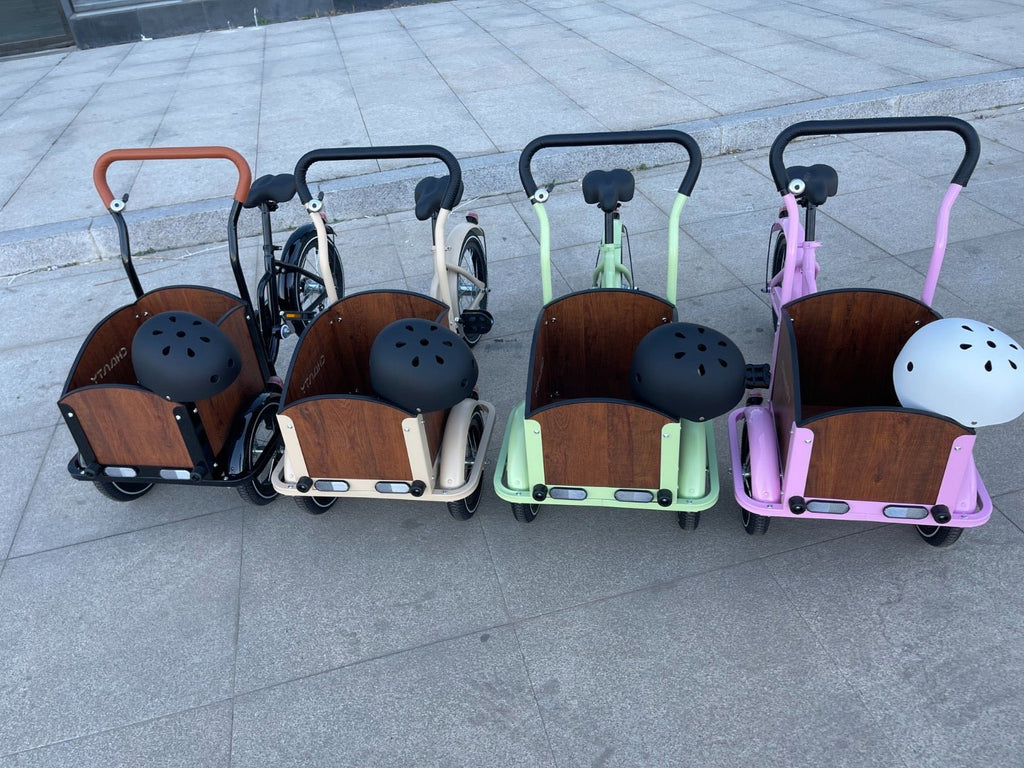 Chanty Cargo Kid - Sandfarvet Den ultimative børneladcykel til sjov, transport inkl. hjelm, flaskeholder, håndtag i 2 farver og ringklokke - BørnecyklerneBørnecyklerneBørnecyklerneSort: BLC16 - SRTBlackChanty Cargo Kid - Sandfarvet Den ultimative børneladcykel til sjov, transport inkl. hjelm, flaskeholder, håndtag i 2 farver og ringklokke