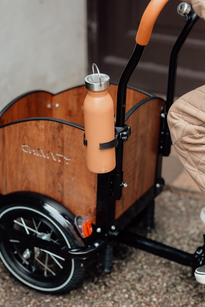 Chanty Cargo Kid - Sort inkl. hjelm, flaskeholder, håndtag i 2 farver og ringklokke - BørnecyklerneChantyBørnecyklerneSort: BLC16 - SRTChanty Cargo Kid - Sort inkl. hjelm, flaskeholder, håndtag i 2 farver og ringklokke