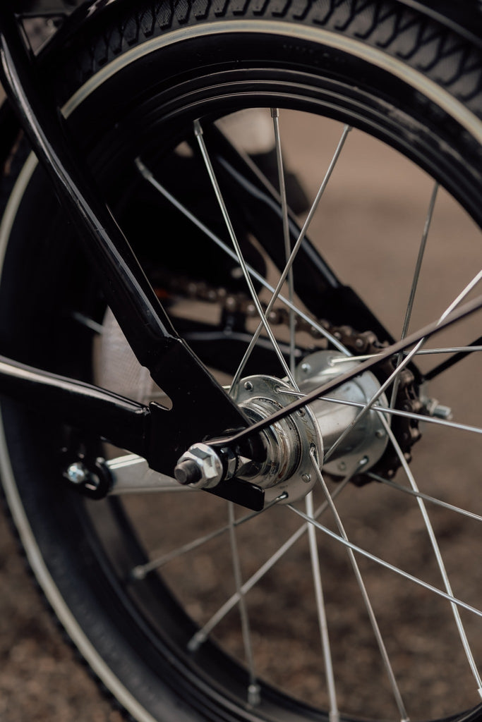 Chanty Cargo Kid - Sort inkl. hjelm, flaskeholder, håndtag i 2 farver og ringklokke - BørnecyklerneChantyBørnecyklerneSort: BLC16 - SRTChanty Cargo Kid - Sort inkl. hjelm, flaskeholder, håndtag i 2 farver og ringklokke